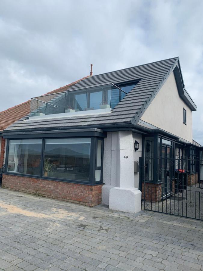 Beach House Apartment On Ground Floor With Sea View - Pet Friendly Cleveleys Exterior foto