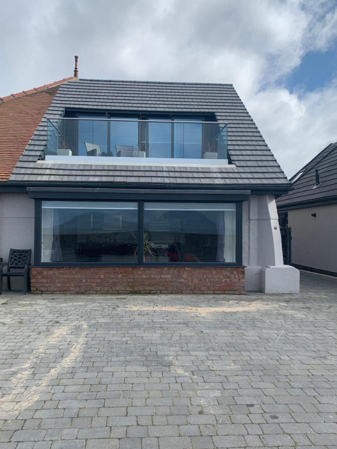 Beach House Apartment On Ground Floor With Sea View - Pet Friendly Cleveleys Exterior foto