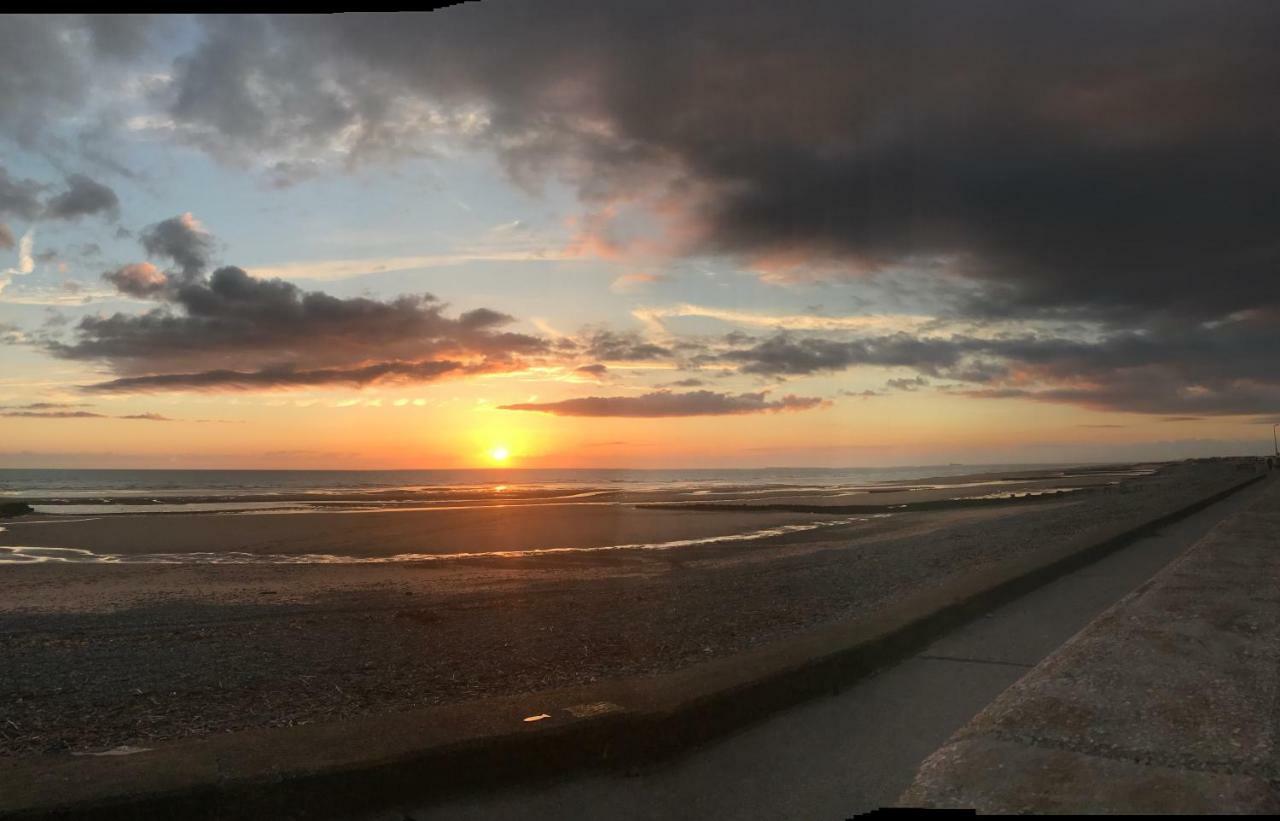 Beach House Apartment On Ground Floor With Sea View - Pet Friendly Cleveleys Exterior foto
