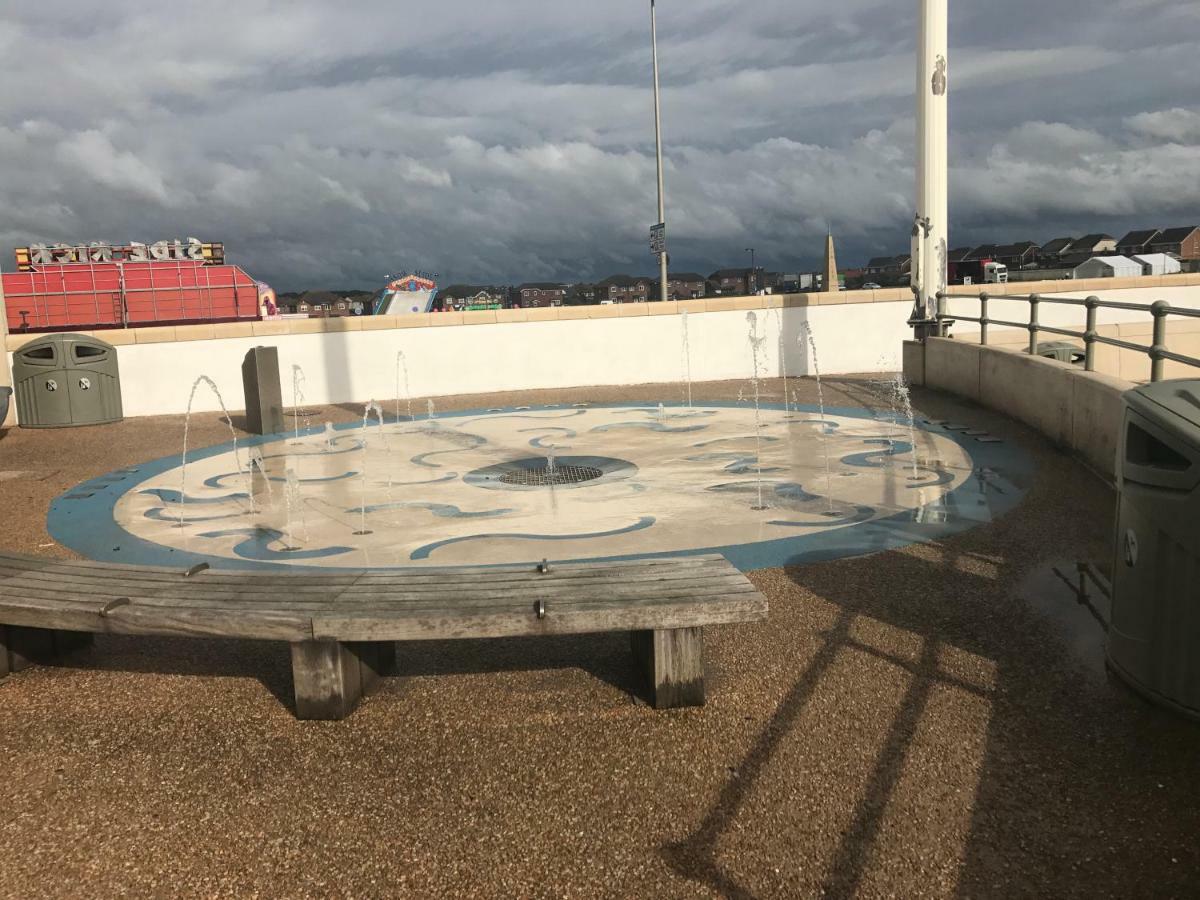 Beach House Apartment On Ground Floor With Sea View - Pet Friendly Cleveleys Exterior foto